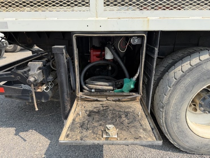 2002-freightliner-fl70-image-28