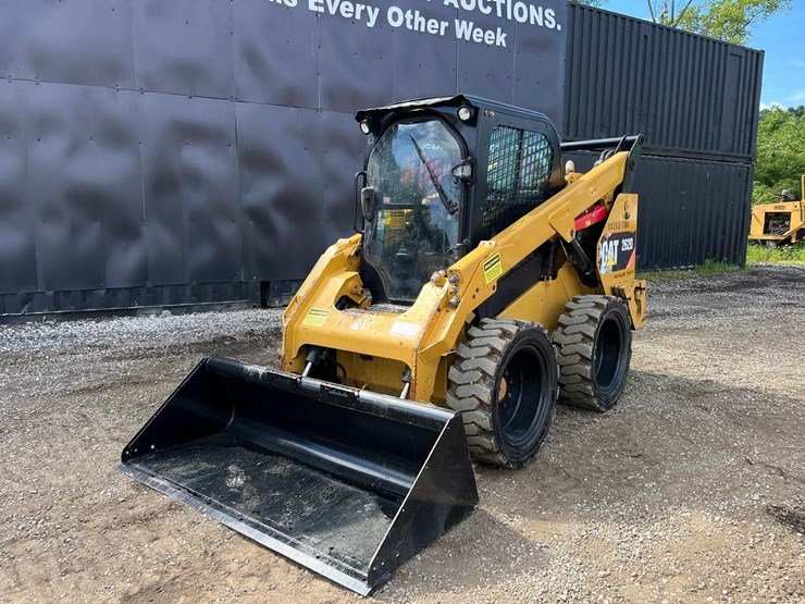2017-caterpillar-262d-image-2