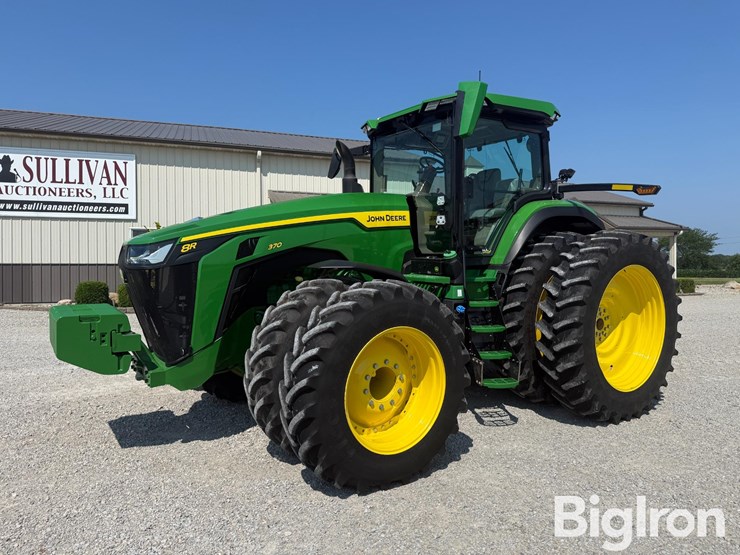 2025-john-deere-8r-370-image-1