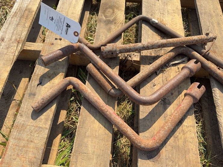 (5)-international-harvester-crank-handles-image-3