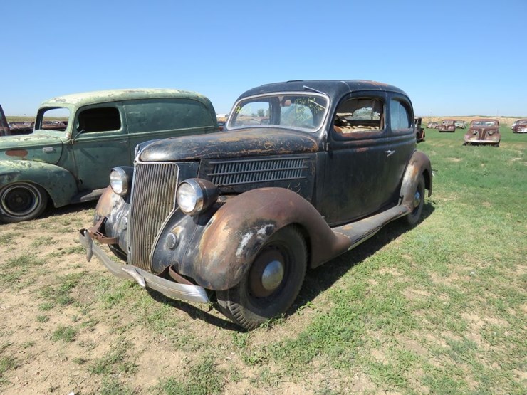 1936-ford-tudor-humpback-sedan-image-3