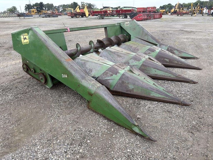 john-deere-444-image-1