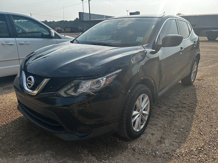2017-nissan-rogue-image-1