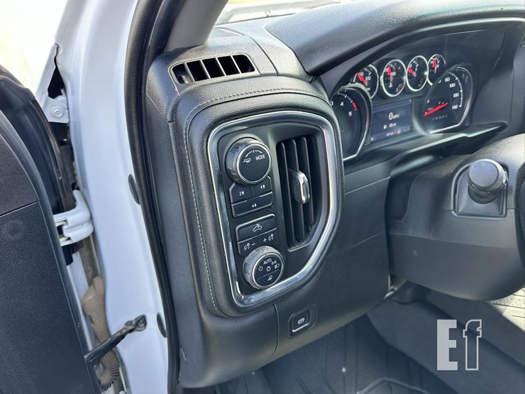 2021-chevrolet-silverado-2500hd-lt-image-33