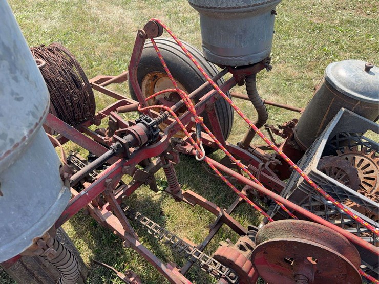 mccormick-deering-two-row-planter-image-17