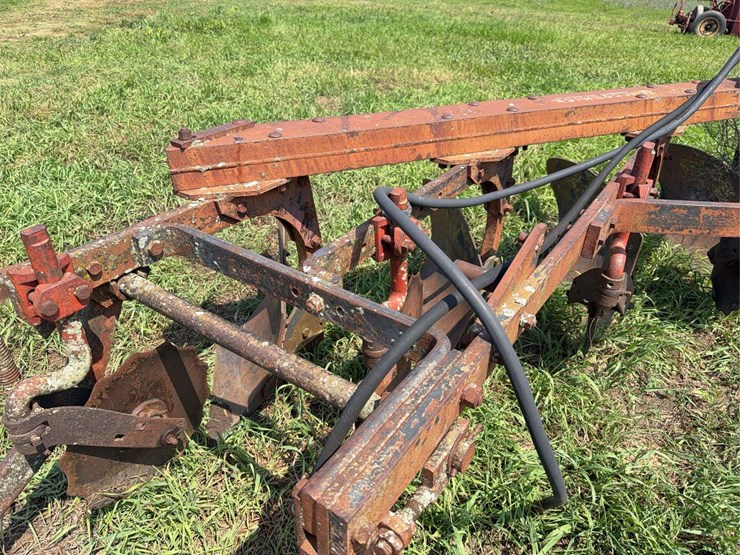 mccormick-deering-412-four-bottom-14”-fast-hitch-mold-board-plow-image-6