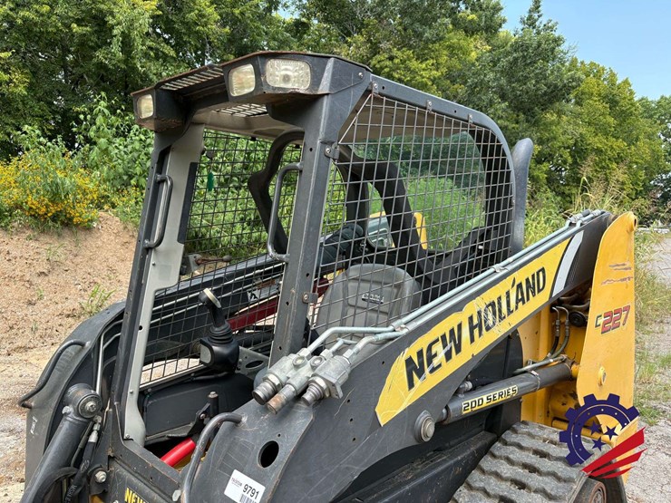 new-holland-c227-image-15