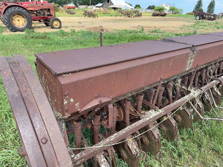 mccormick-deering-grain-drill-image-4