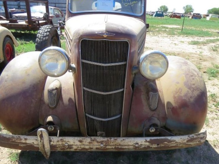 1935-dodge-tudor-sedan-image-4