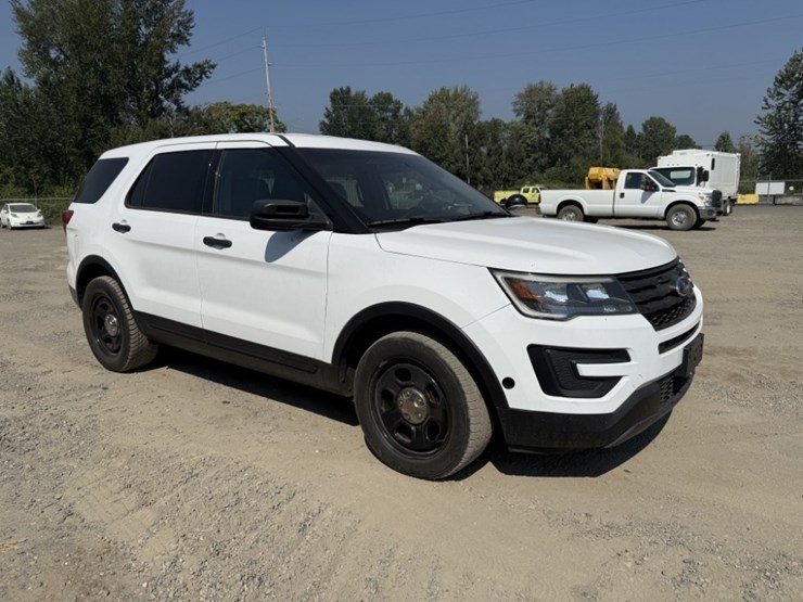 2016-ford-explorer-image-2