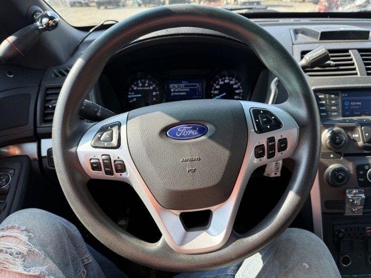 2015-ford-explorer-image-26