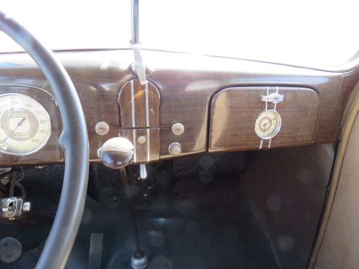 1937-ford-tudor-deluxe-sedan-image-24
