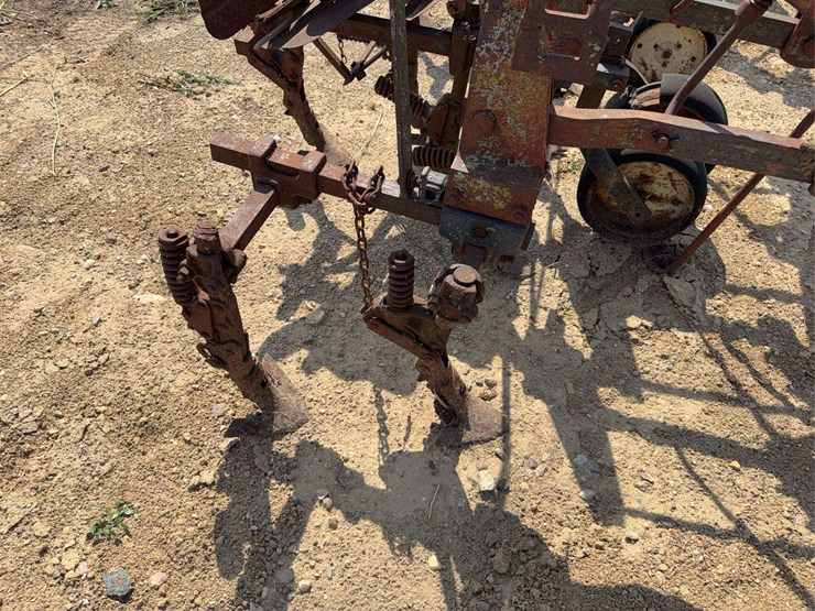 international-harvester-461-fast-hitch-cultivator-image-19