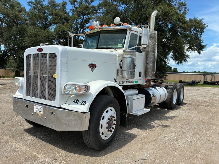 2015-peterbilt-379-image-1