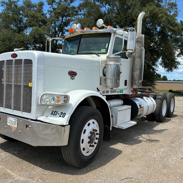 2015 PETERBILT 379