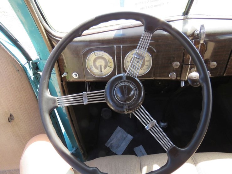 1937-ford-tudor-deluxe-sedan-image-29