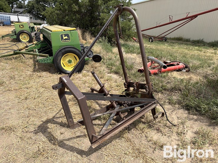 1952-continental-cable-operated-3-pt-post-hole-digger-image-1