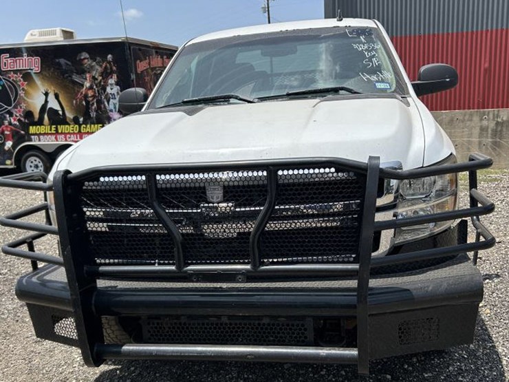 2011-chevrolet-silverado-2500-image-2