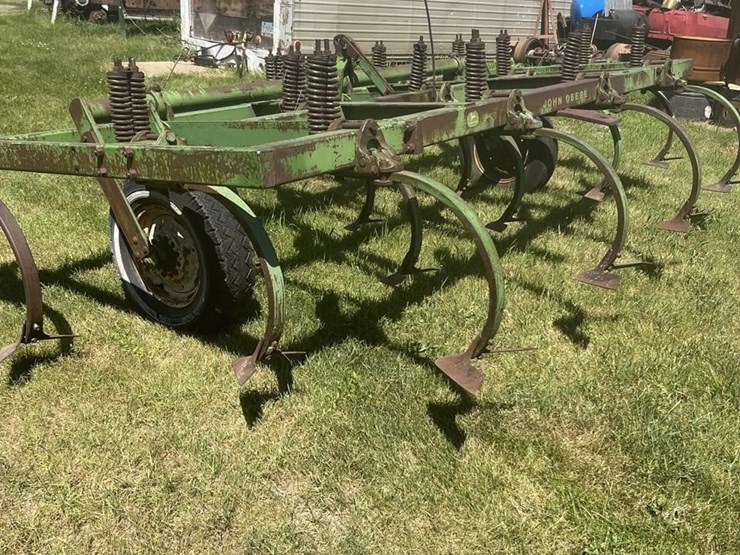 john-deere-100-image-2