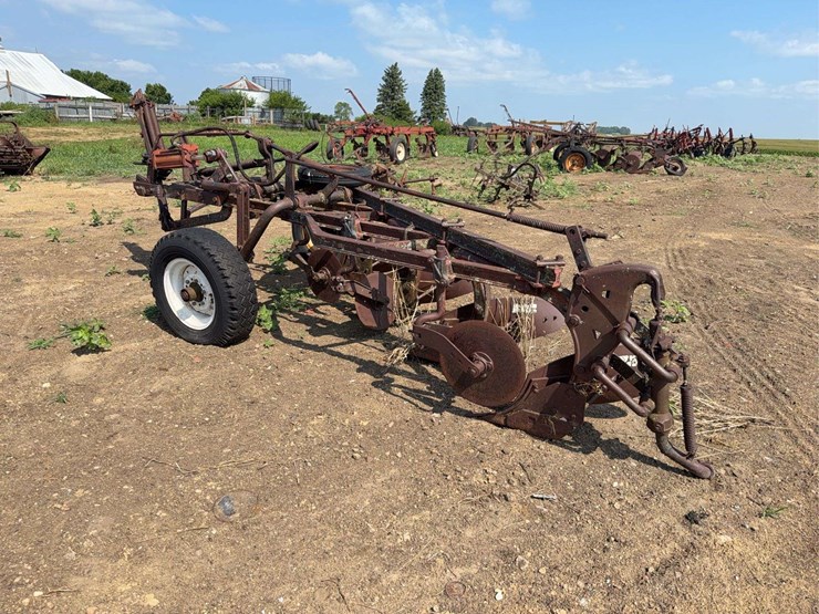 mccormick-deering-four-bottom-pull-tyle-mold-board-plow-image-3