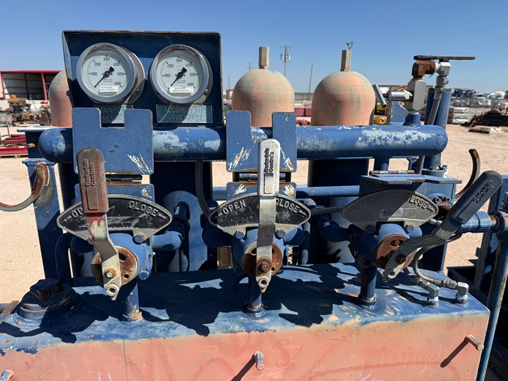 meyers-3-station-4-bottle-diesel-powered-accumulator-closing-unit,-skidded-image-4