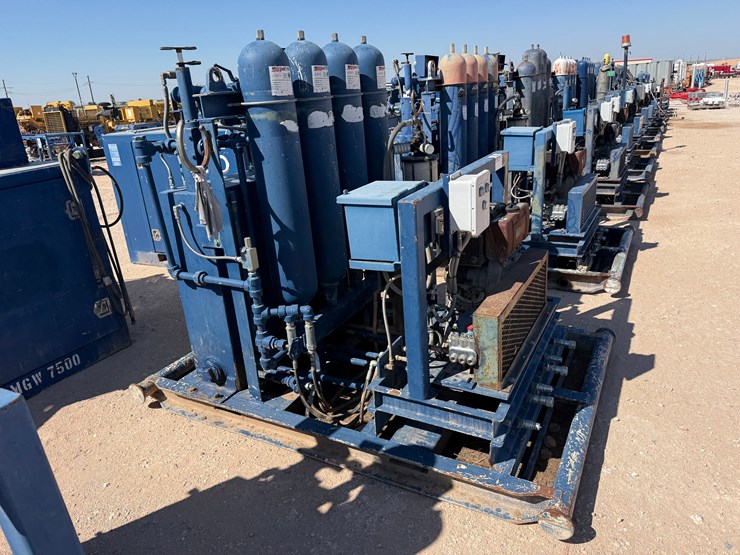 meyers-3-station-4-bottle-diesel-powered-accumulator-closing-unit,-skidded-image-2