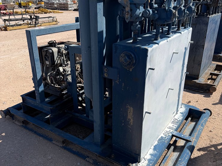 meyers-3-station-4-bottle-diesel-powered-accumulator-closing-unit,-skidded-image-5