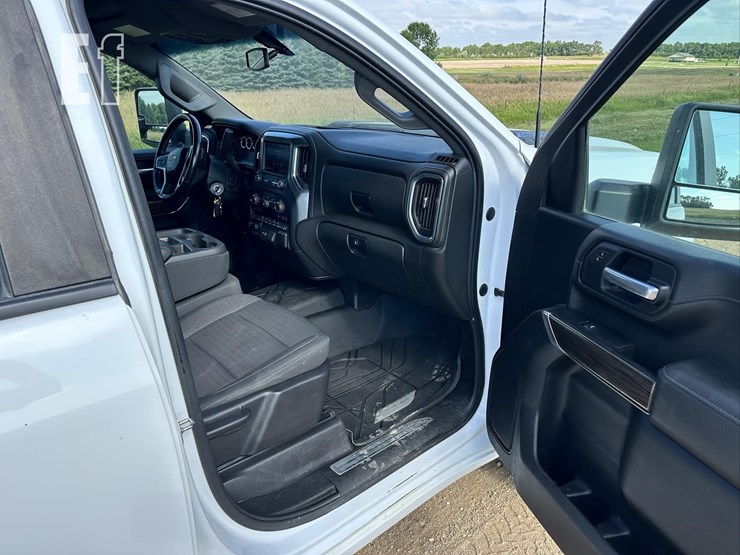 2021-chevrolet-silverado-2500hd-lt-image-21