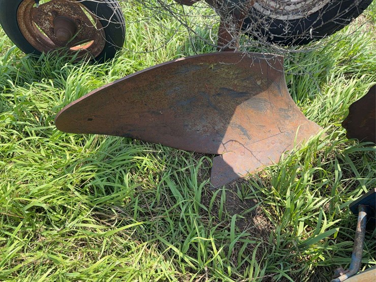 mccormick-deering-412-four-bottom-14”-fast-hitch-mold-board-plow-image-13