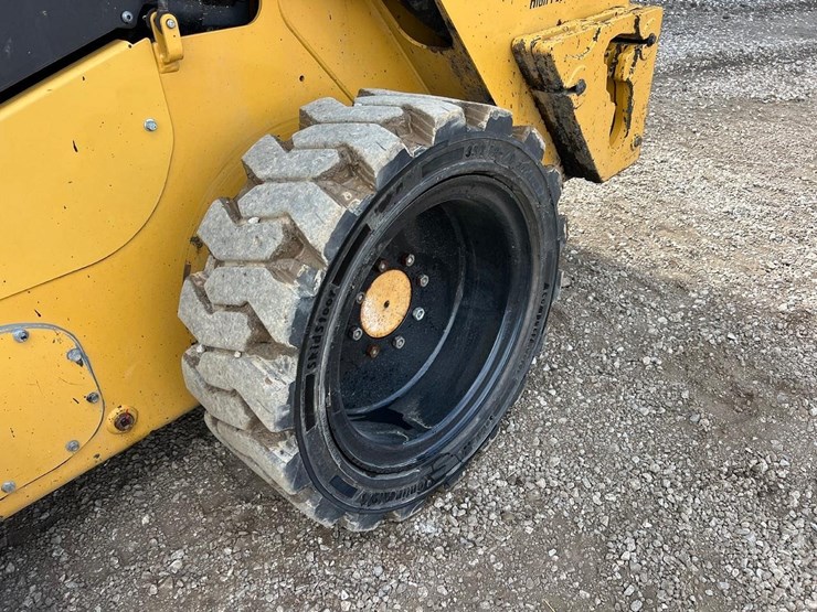 2017-caterpillar-262d-image-13