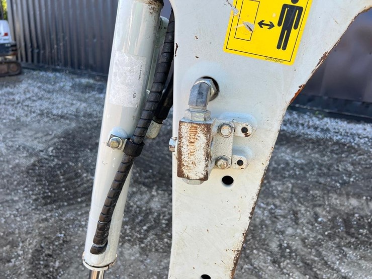 2017-takeuchi-tb216-image-11