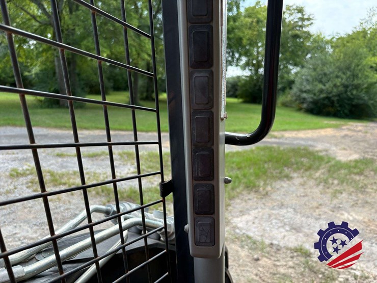 new-holland-c227-image-54