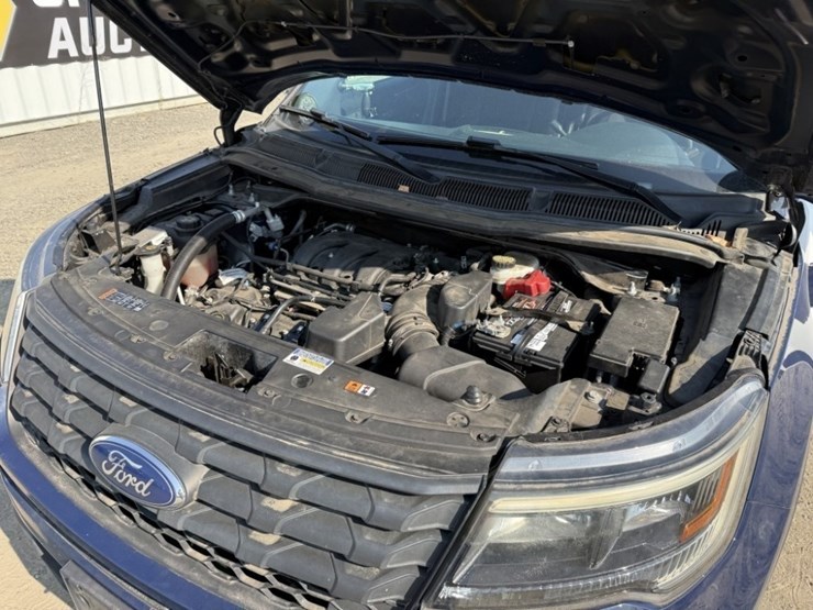 2017-ford-explorer-image-15