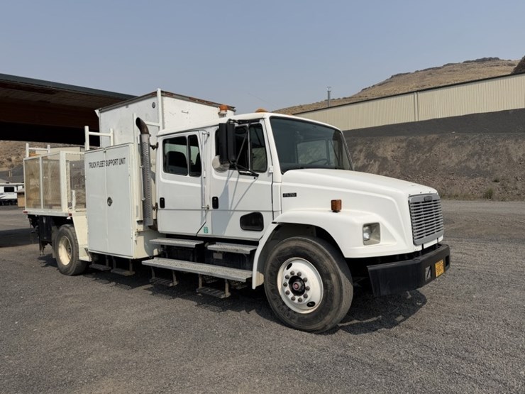 2002-freightliner-fl70-image-7