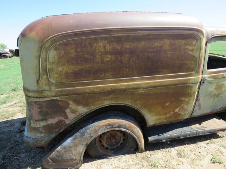 1933-4-dodge-humpback-panel-truck-image-10