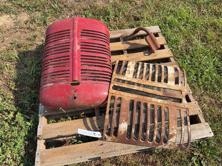 farmall-grilles-and-step-image-1