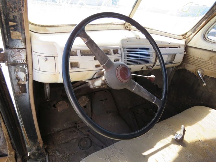 1940-ford-tudor-deluxe-sedan-image-10