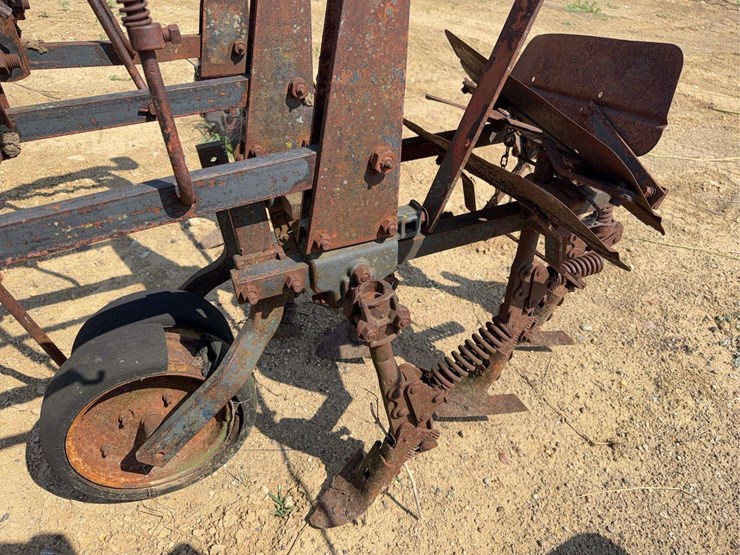 international-harvester-461-fast-hitch-cultivator-image-17