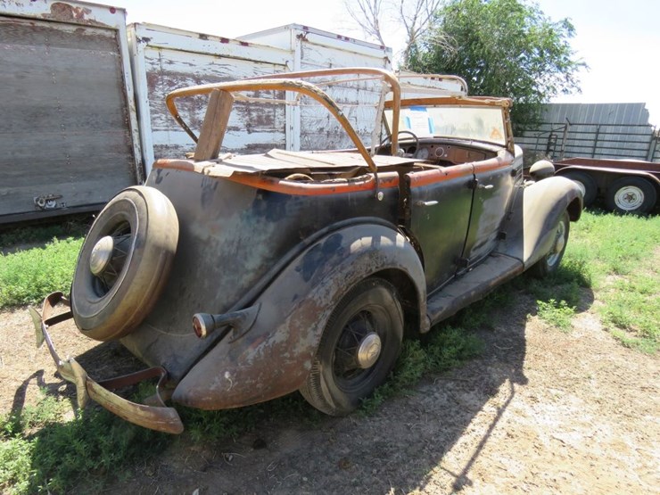 1935-ford-4dr-phaeton-image-10