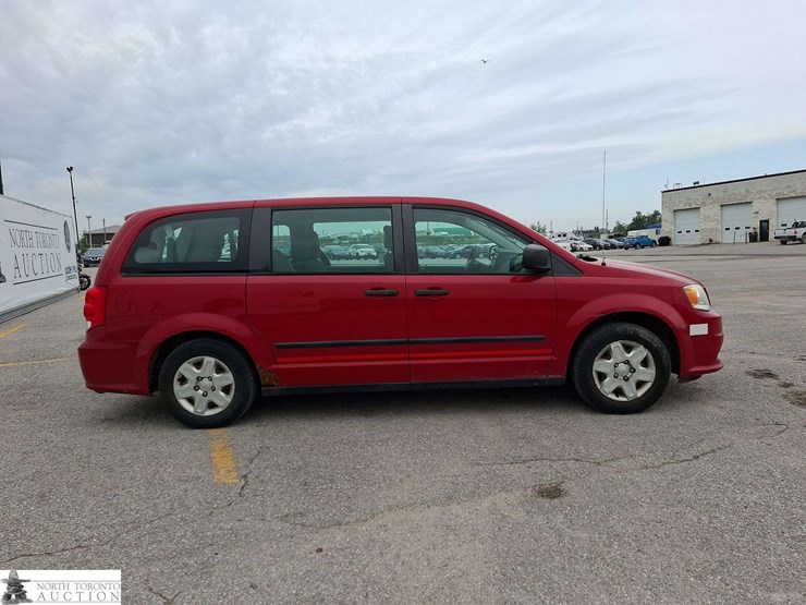 2013-dodge-grand-caravan-image-4