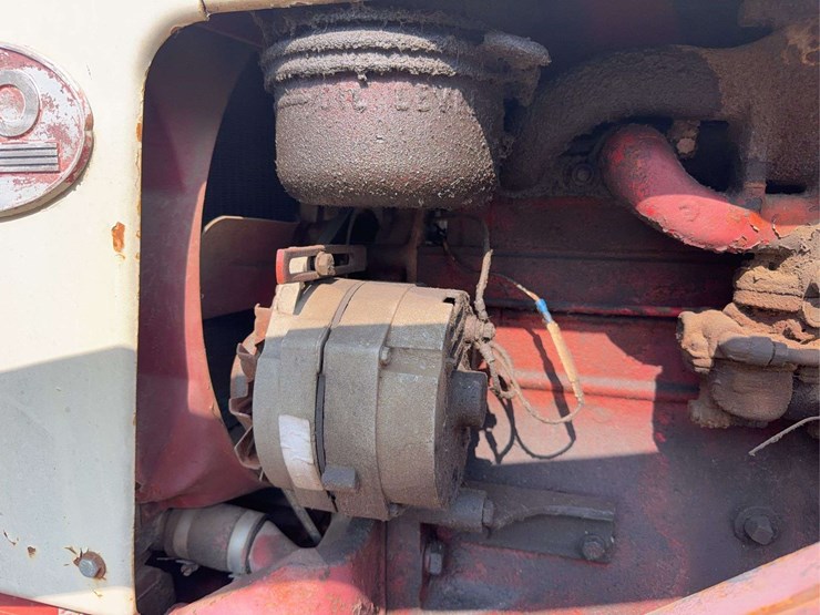 farmall-340-gas-with-loader-image-61