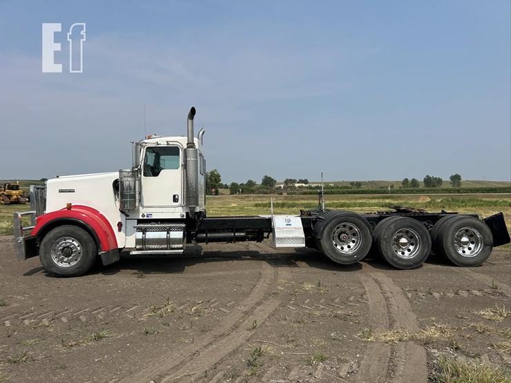 2007-kenworth-w900-image-9