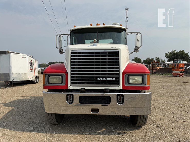 2012-mack-pinnacle-chu613-image-9