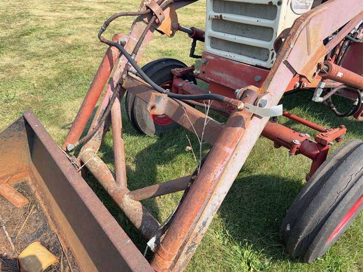 farmall-340-gas-with-loader-image-65