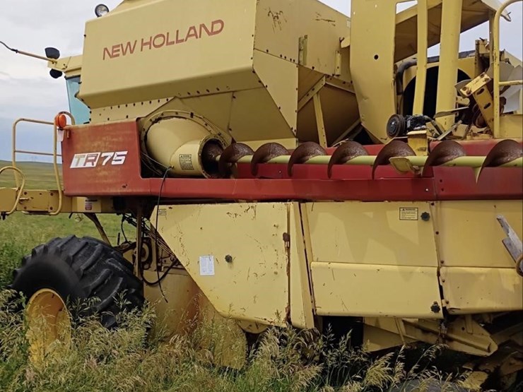 new-holland-tr75-image-1