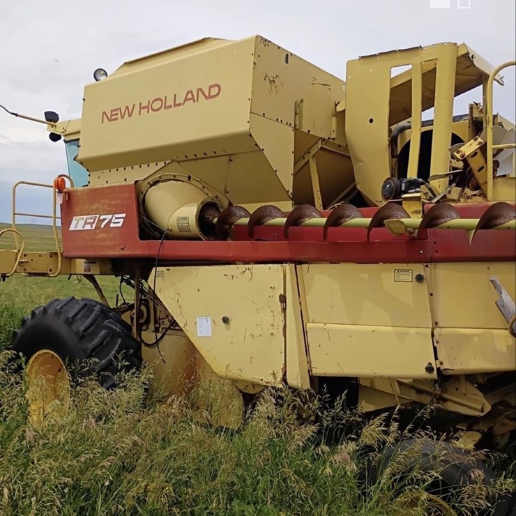 NEW HOLLAND TR75
