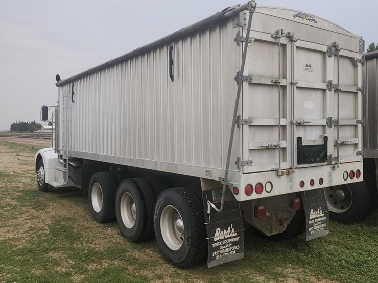 1999-peterbilt-385-image-4