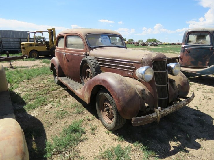 1935-dodge-tudor-sedan-image-1