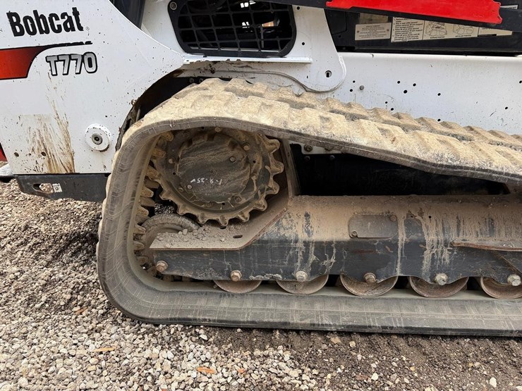 2022-bobcat-t770-image-14