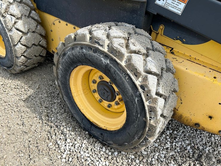 new-holland-l180-image-16